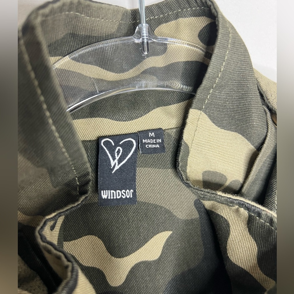 WINDSOR Camo zip up utility/military/cargo style jacket. Detachable hood. Med. - Picture 6 of 7